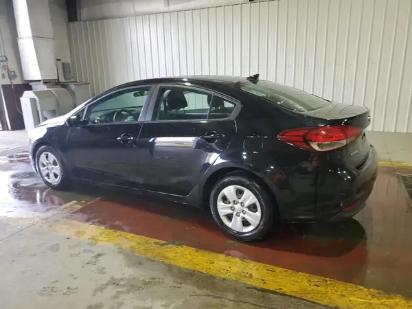 3KPFK4A75JE279560 2018 KIA FORTE - Image 2