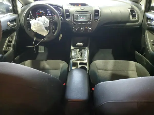 3KPFK4A75JE279560 2018 KIA FORTE - Image 8