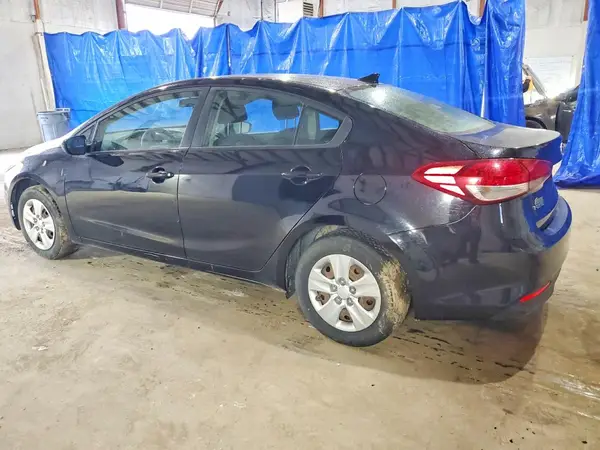 3KPFK4A75JE279932 2018 KIA FORTE - Image 2
