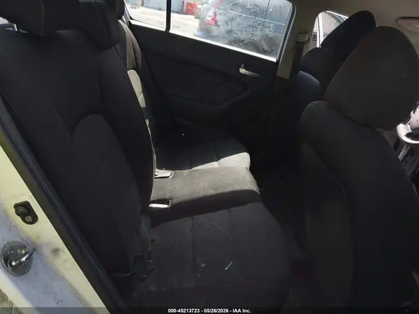 3KPFK4A75JE280952 2018 KIA FORTE - Image 8