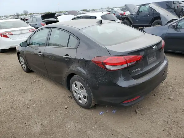 3KPFK4A75JE283768 2018 KIA FORTE - Image 2