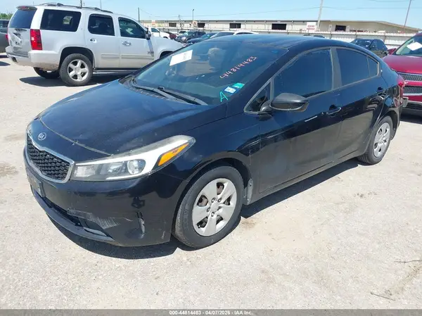 3KPFK4A75JE284046 2018 KIA FORTE - Image 2