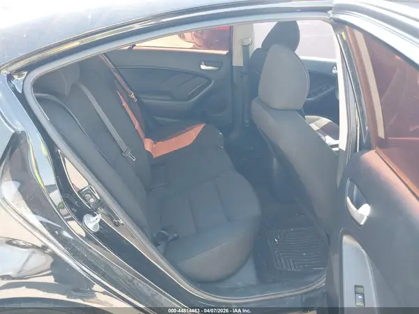 3KPFK4A75JE284046 2018 KIA FORTE - Image 8
