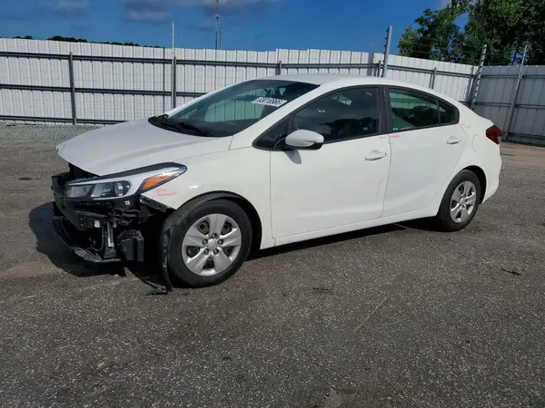 3KPFK4A75JE284399 2018 KIA FORTE - Image 1