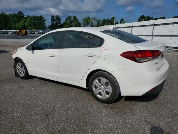 3KPFK4A75JE284399 2018 KIA FORTE - Image 2