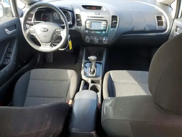3KPFK4A75JE284399 2018 KIA FORTE - Image 8