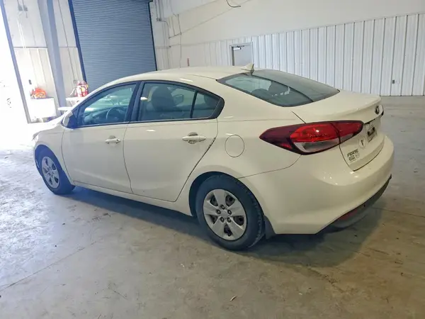 3KPFK4A75JE284550 2018 KIA FORTE - Image 2