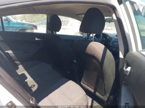 3KPFK4A75JE284743 2018 KIA FORTE - Image 8