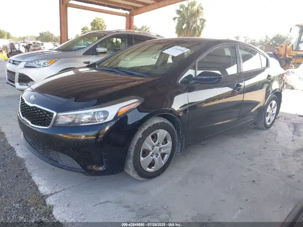 3KPFK4A75JE284791 2018 KIA FORTE - Image 2