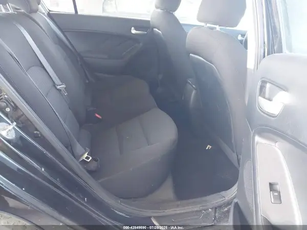 3KPFK4A75JE284791 2018 KIA FORTE - Image 8