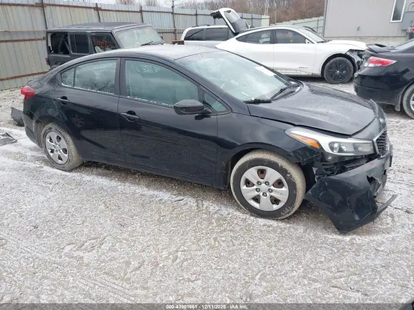 3KPFK4A76HE006556 2017 KIA FORTE - Image 1