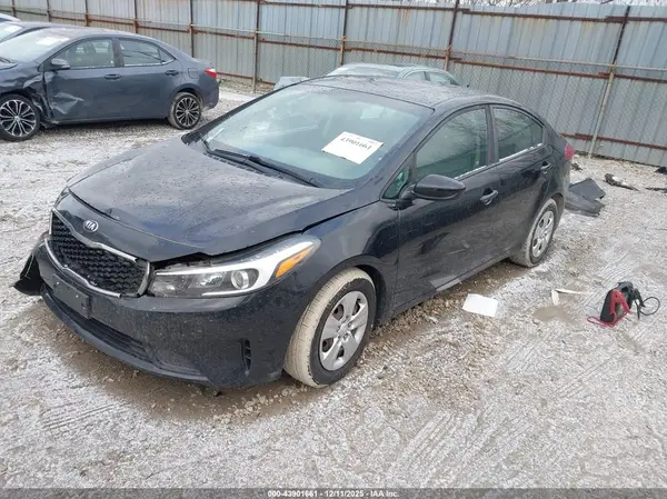 3KPFK4A76HE006556 2017 KIA FORTE - Image 2
