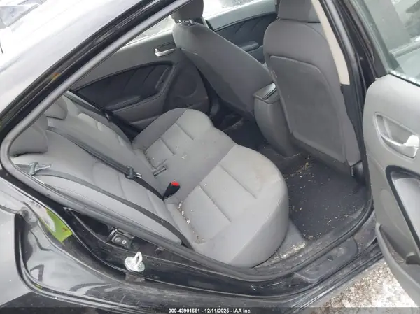 3KPFK4A76HE006556 2017 KIA FORTE - Image 8