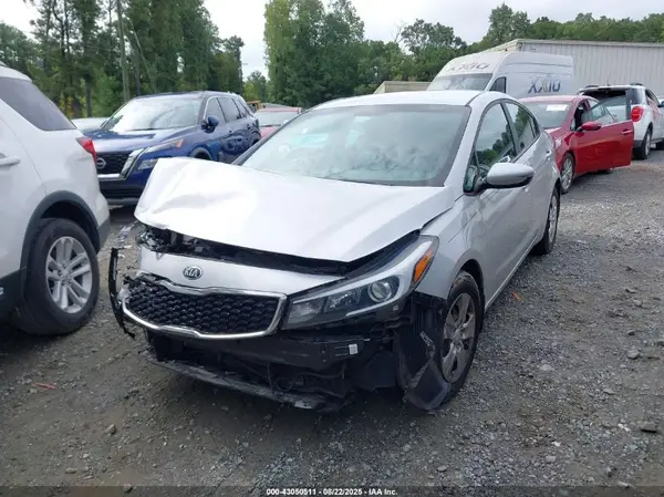 3KPFK4A76HE006752 2017 KIA FORTE - Image 2