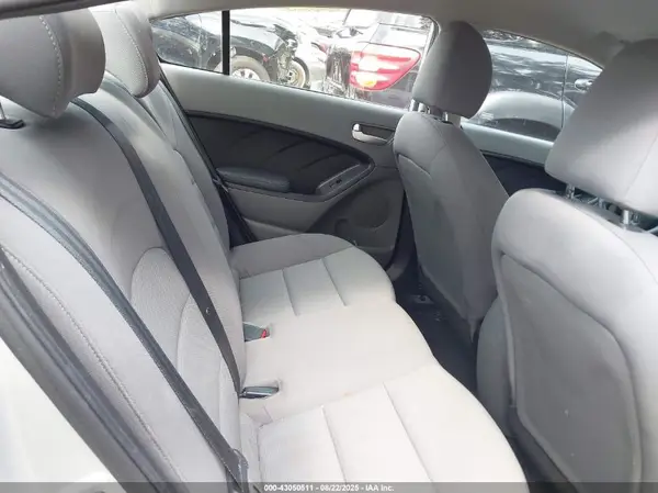 3KPFK4A76HE006752 2017 KIA FORTE - Image 8