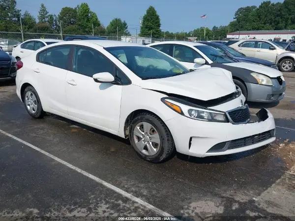 3KPFK4A76HE009943 2017 KIA FORTE - Image 1