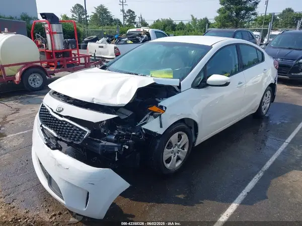 3KPFK4A76HE009943 2017 KIA FORTE - Image 2