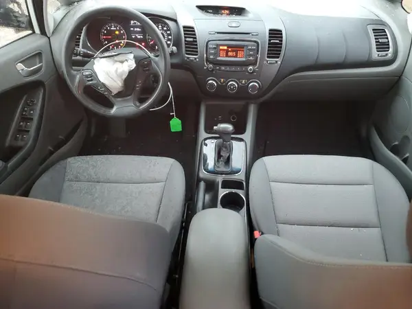 3KPFK4A76HE010199 2017 KIA FORTE - Image 8