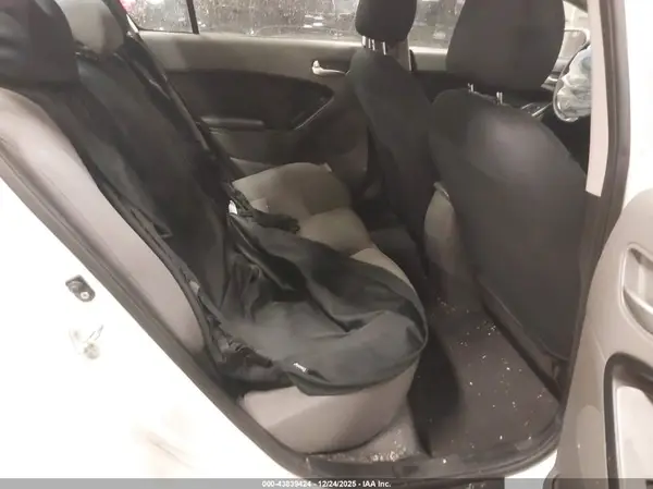 3KPFK4A76HE011739 2017 KIA FORTE - Image 8