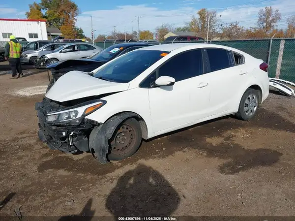 3KPFK4A76HE013782 2017 KIA FORTE - Image 2