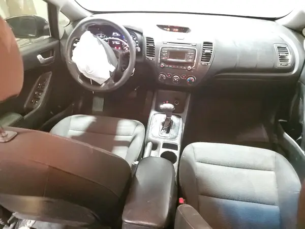 3KPFK4A76HE014527 2017 KIA FORTE - Image 8