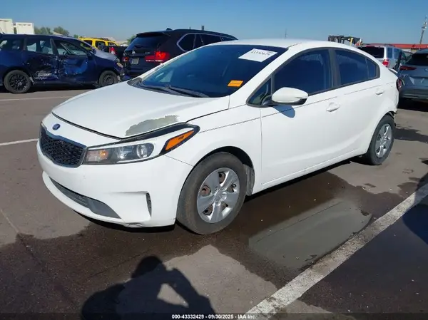 3KPFK4A76HE016133 2017 KIA FORTE - Image 2