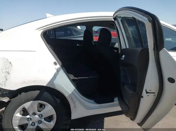 3KPFK4A76HE016133 2017 KIA FORTE - Image 8