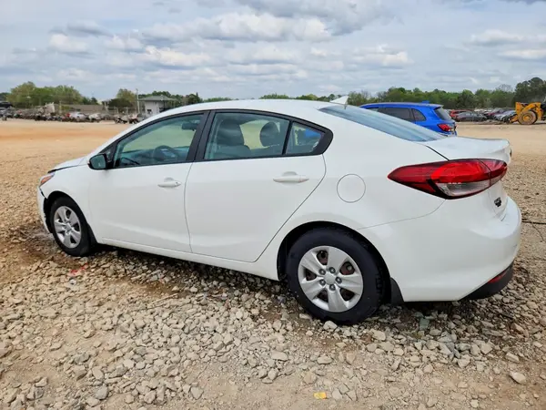 3KPFK4A76HE018447 2017 KIA FORTE - Image 2