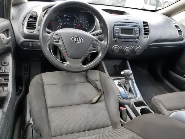3KPFK4A76HE018853 2017 KIA FORTE - Image 8