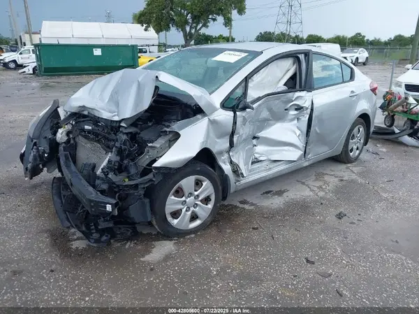 3KPFK4A76HE018898 2017 KIA FORTE - Image 2