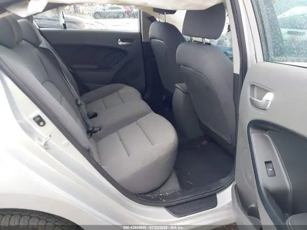 3KPFK4A76HE018898 2017 KIA FORTE - Image 8