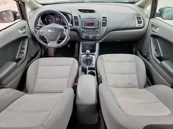 3KPFK4A76HE019484 2017 KIA FORTE - Image 8