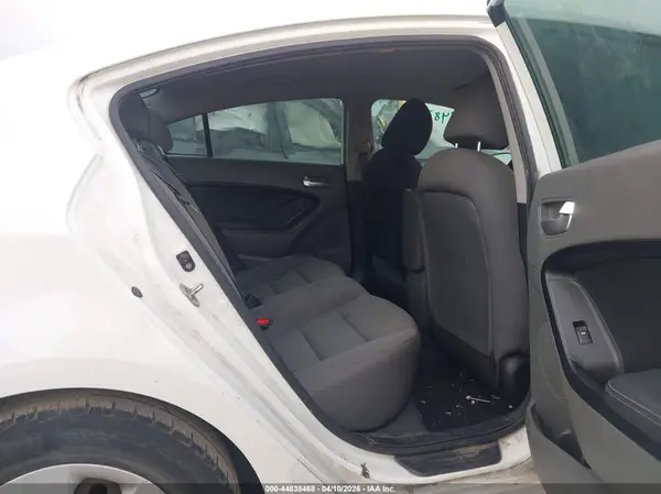 3KPFK4A76HE020408 2017 KIA FORTE - Image 8