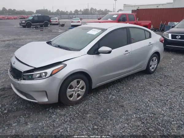 3KPFK4A76HE022935 2017 KIA FORTE - Image 2