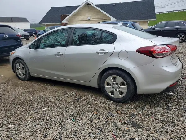 3KPFK4A76HE024720 2017 KIA FORTE - Image 2