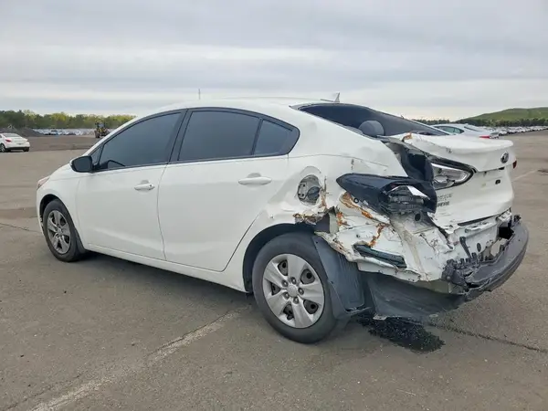 3KPFK4A76HE026077 2017 KIA FORTE - Image 2