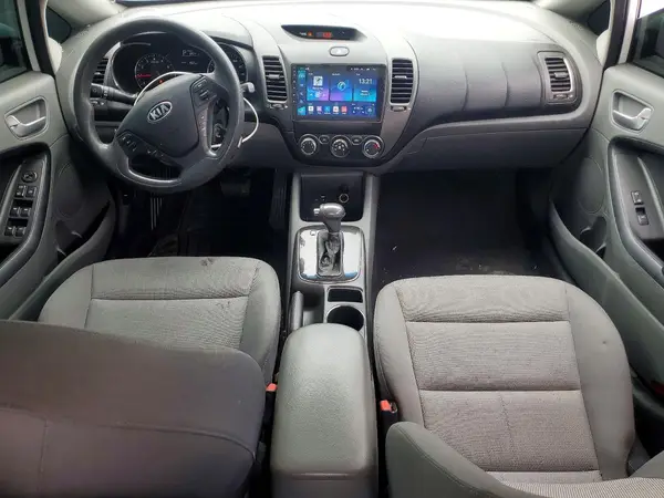 3KPFK4A76HE026077 2017 KIA FORTE - Image 8