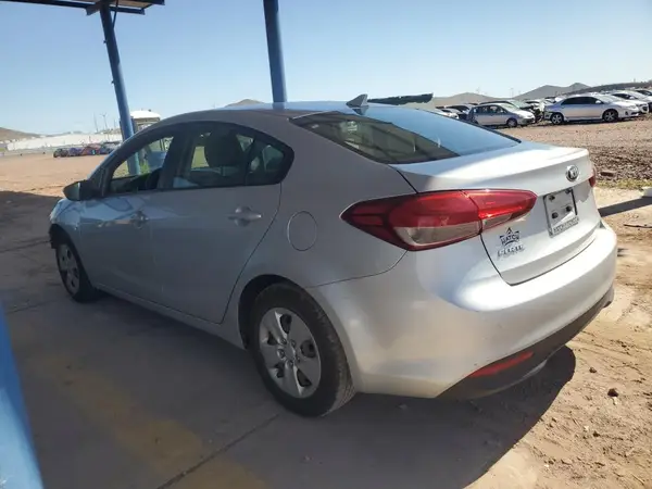 3KPFK4A76HE026435 2017 KIA FORTE - Image 2