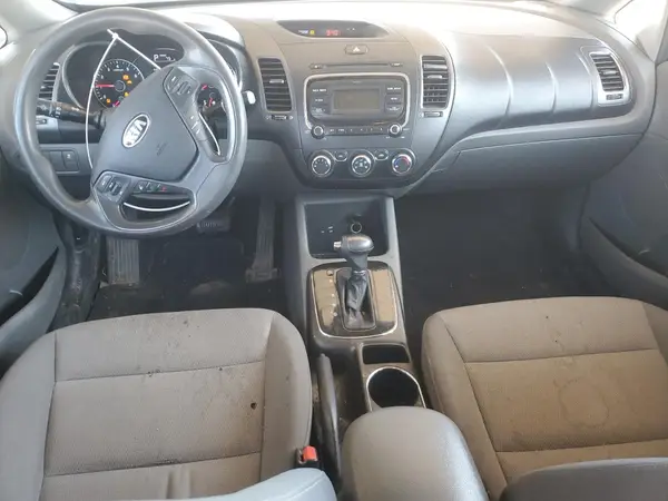 3KPFK4A76HE026435 2017 KIA FORTE - Image 8