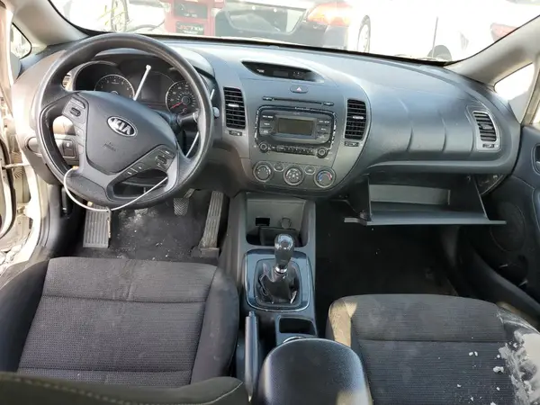 3KPFK4A76HE027584 2017 KIA FORTE - Image 8