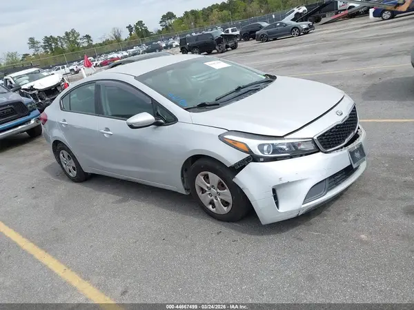 3KPFK4A76HE028380 2017 KIA FORTE - Image 1