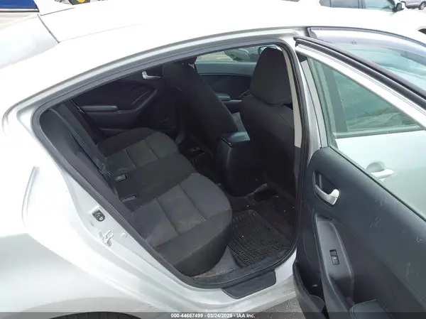 3KPFK4A76HE028380 2017 KIA FORTE - Image 8