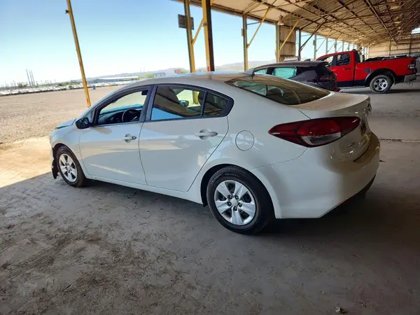 3KPFK4A76HE029108 2017 KIA FORTE - Image 2