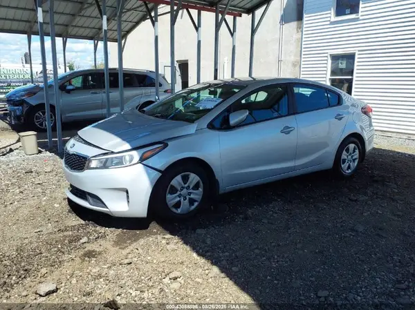 3KPFK4A76HE030985 2017 KIA FORTE - Image 2