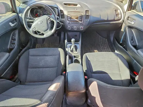 3KPFK4A76HE031876 2017 KIA FORTE - Image 8