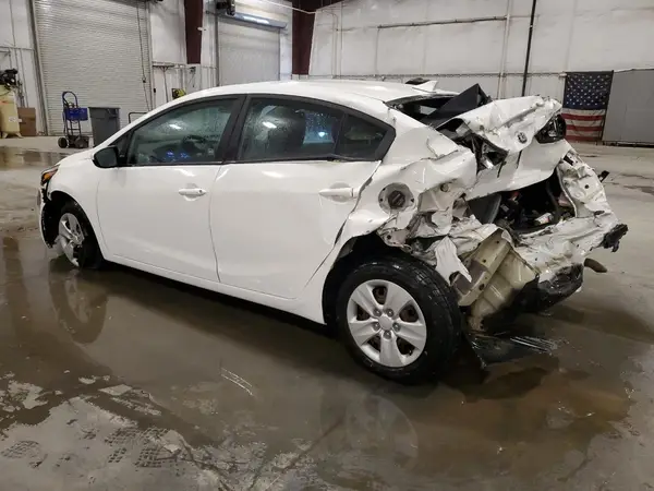 3KPFK4A76HE035555 2017 KIA FORTE - Image 2