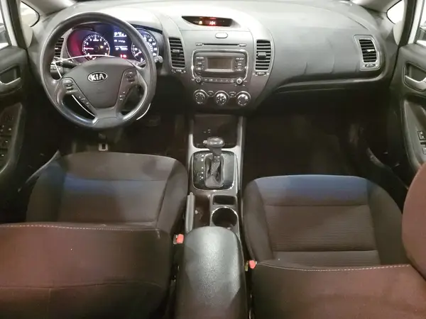 3KPFK4A76HE035555 2017 KIA FORTE - Image 8