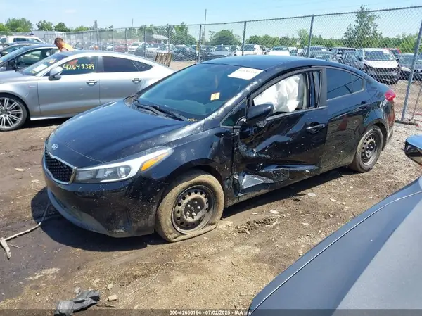 3KPFK4A76HE036897 2017 KIA FORTE - Image 2