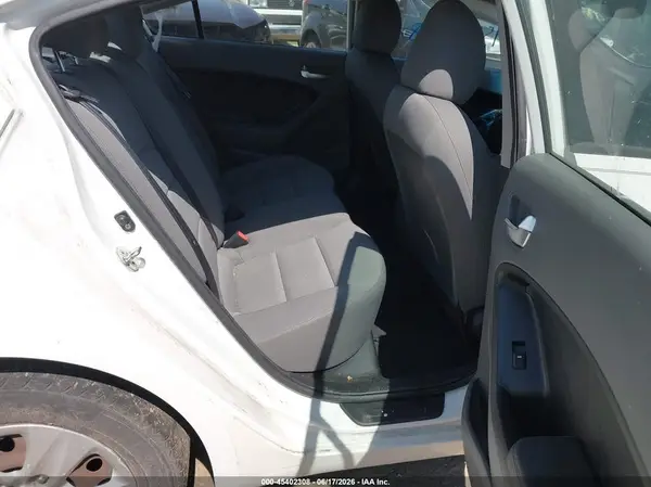 3KPFK4A76HE037841 2017 KIA FORTE - Image 8