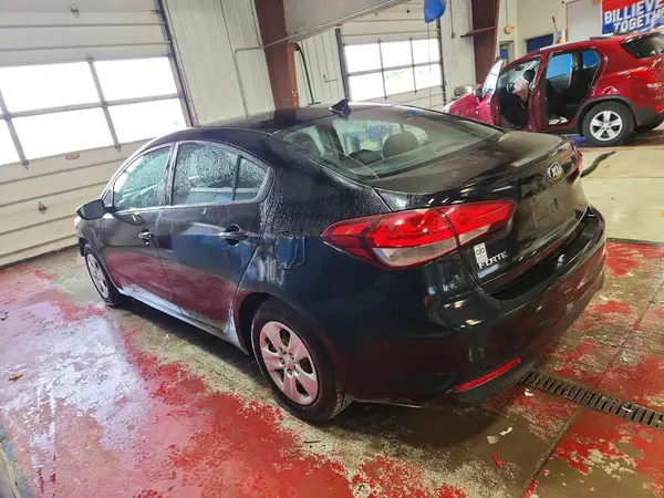 3KPFK4A76HE038164 2017 KIA FORTE - Image 2